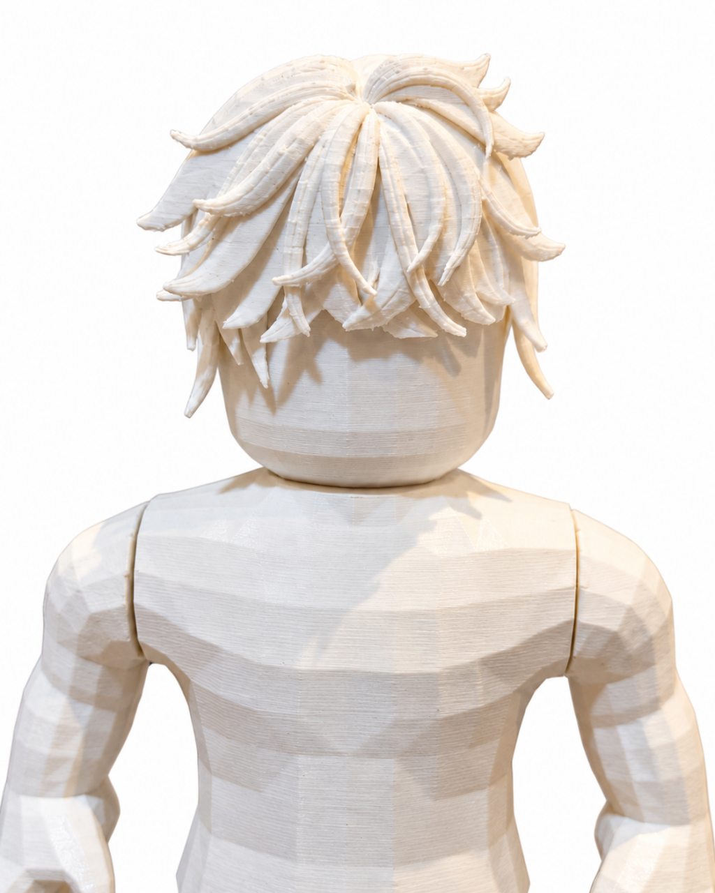 Detalle de impresión 3D de una figura de avatar personalizada sin pintar